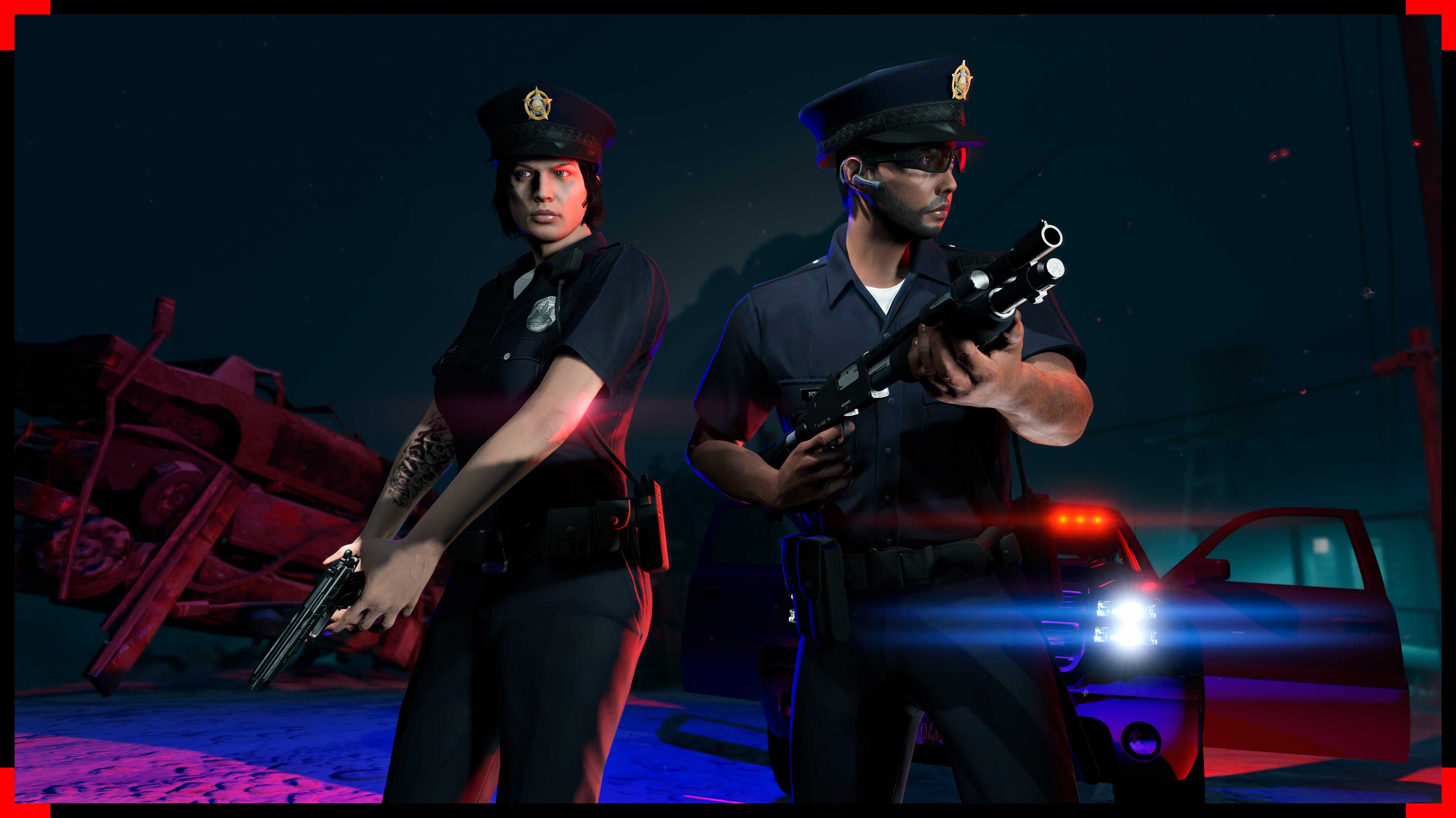 Dois personagens armados do GTA Online em uniformes da LSPD estão posicionados lado a lado.