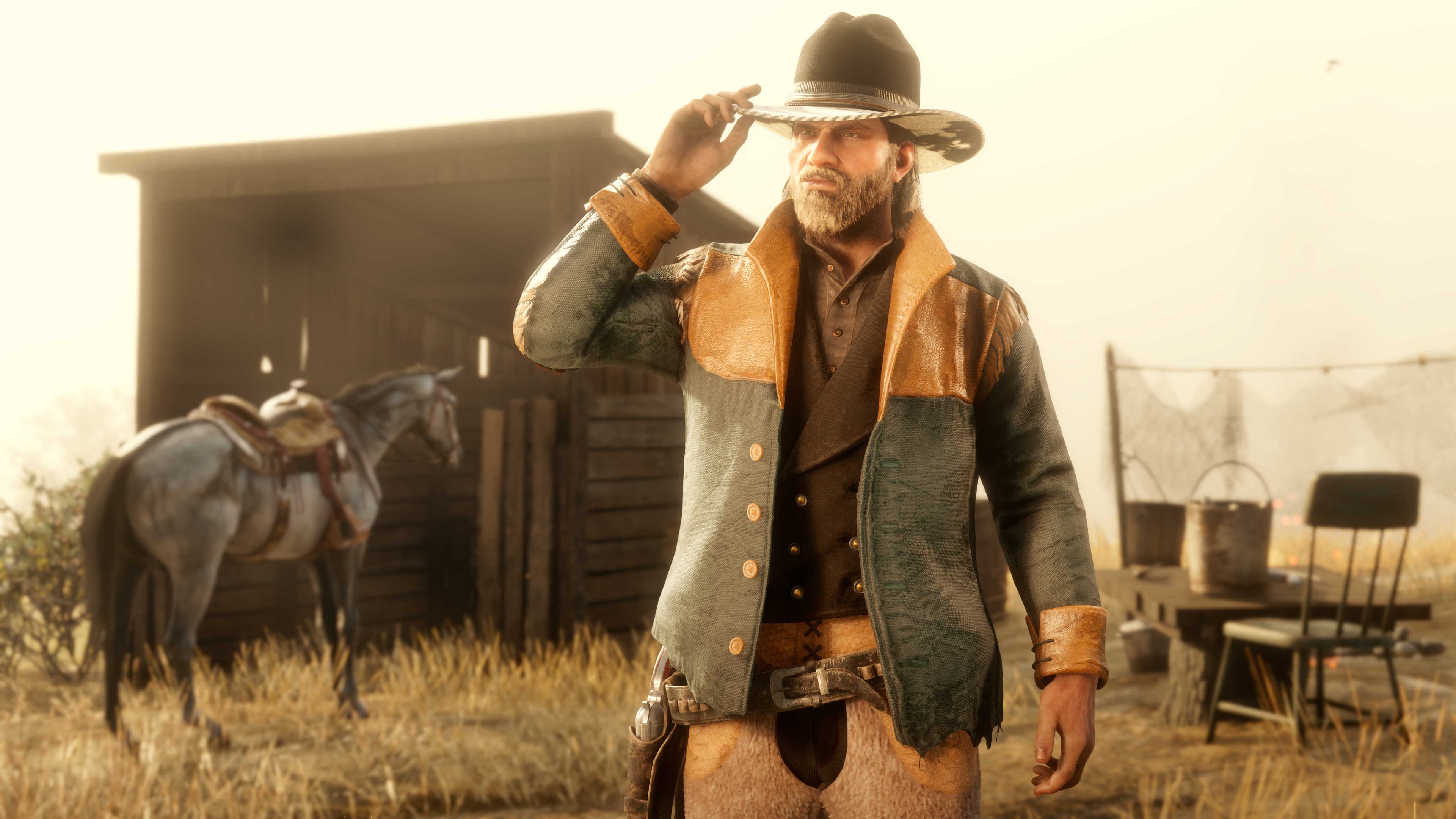 Um personagem usando o Chapéu Lister e a Jaqueta Benbow em um acampamento.
