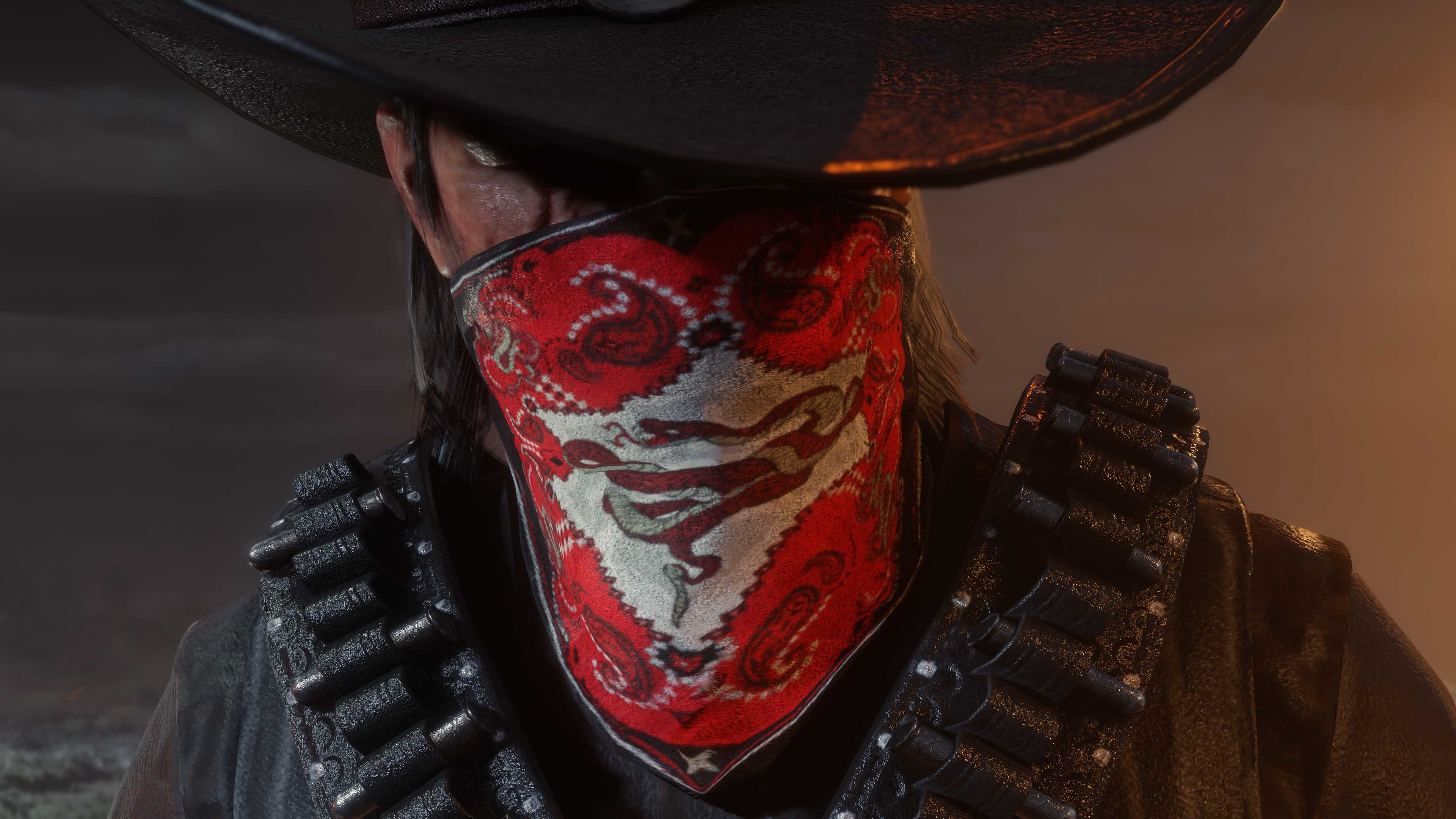 Un personaje de Red Dead Online con carillera luciendo el paliacate Fierro en rojo y blanco.
