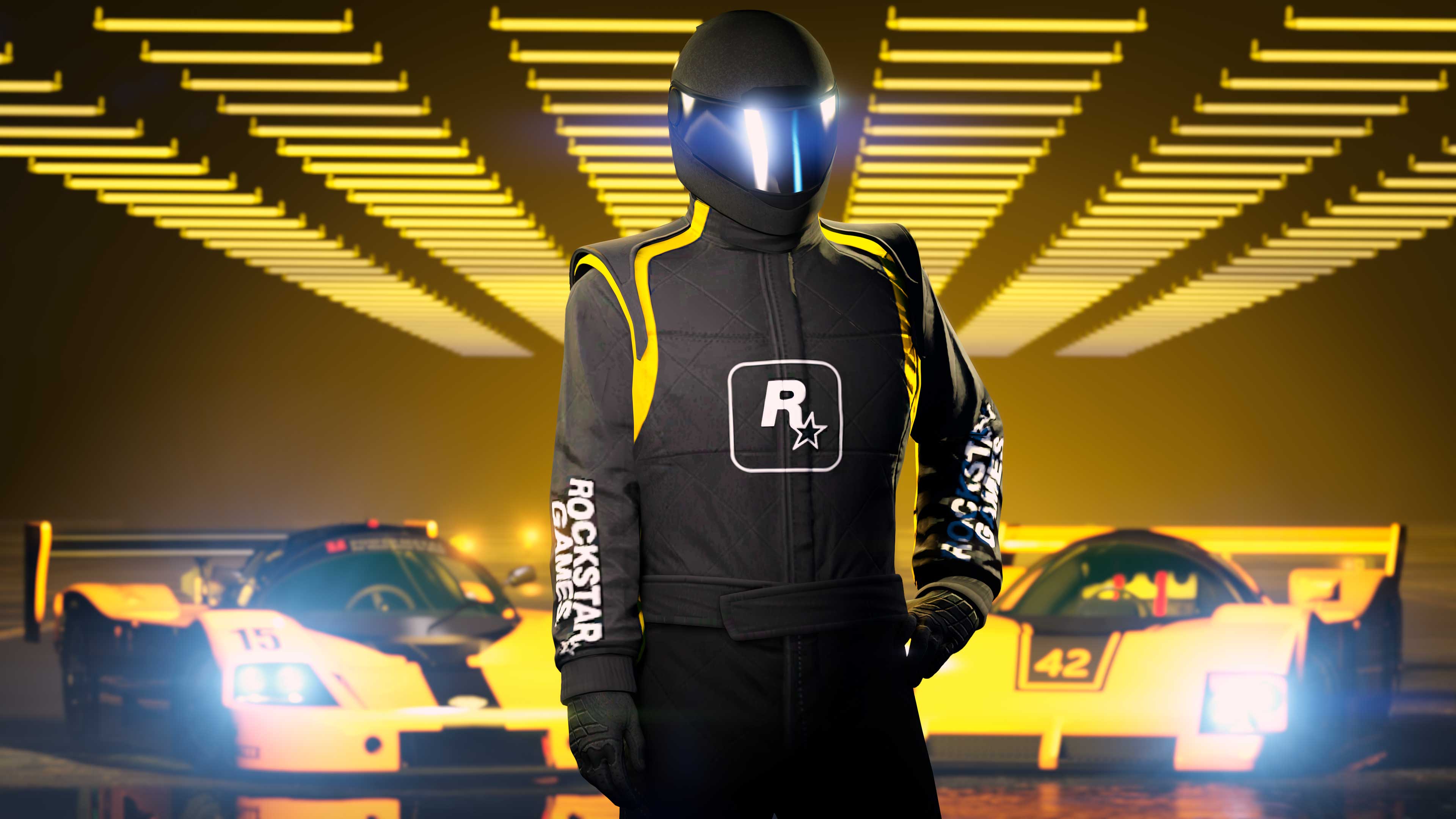 Personagem do GTA Online usando um Macacão de corrida da Rockstar Preto e Amarelo.