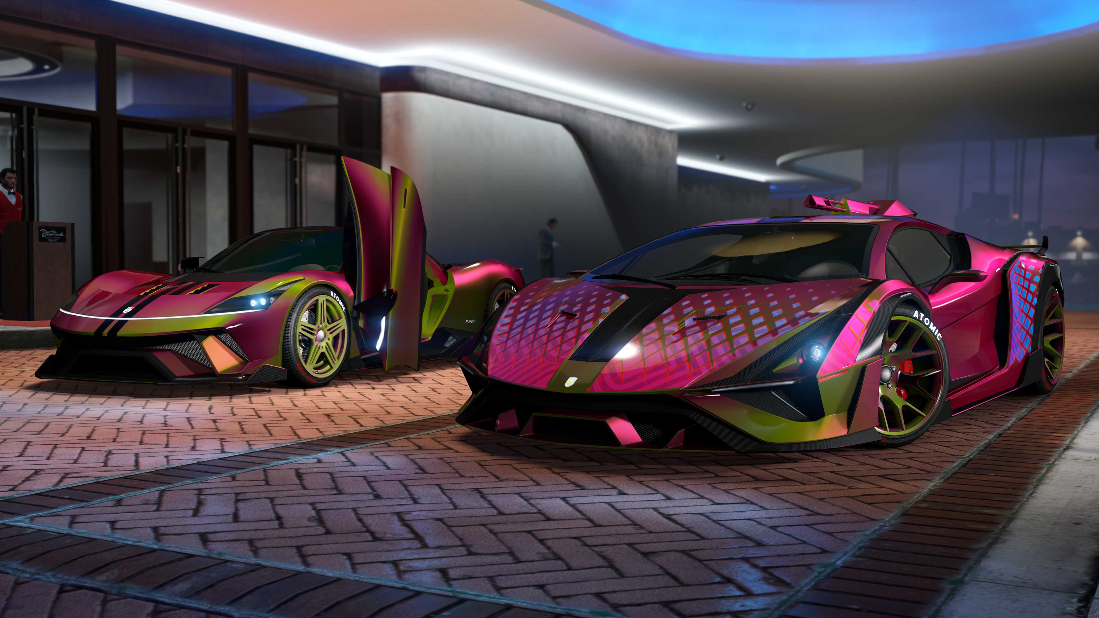 Um valet olha para dois supercarros com Pintura Camaleão Flip Magenta/Verde e Pintura Camaleão para Rodas estacionados na frente do Resort e Cassino Diamond.