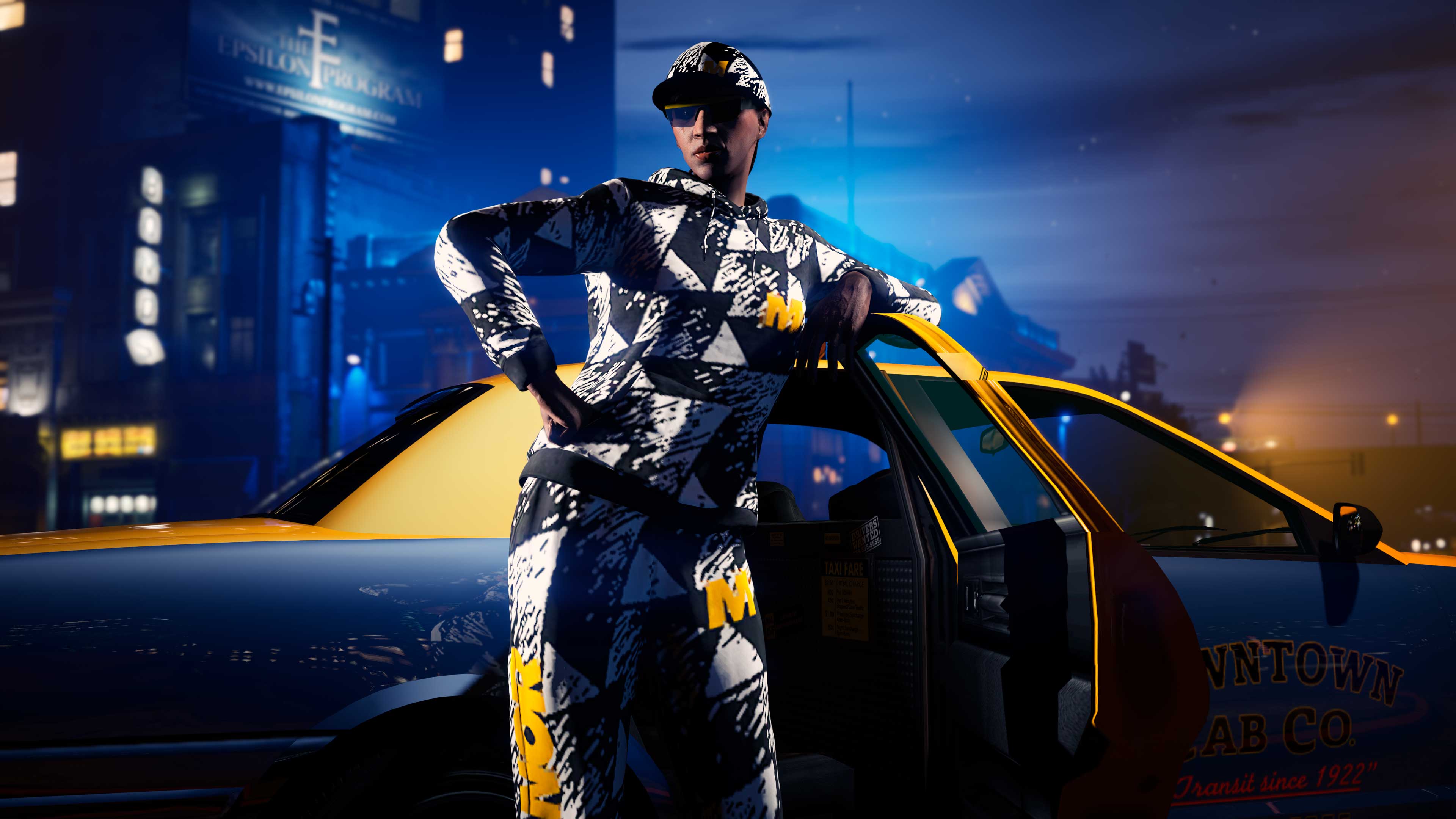 Immagine di un personaggio di GTA Online che indossa cappellino, felpa e pantaloni tuta sportiva Manor Geo
