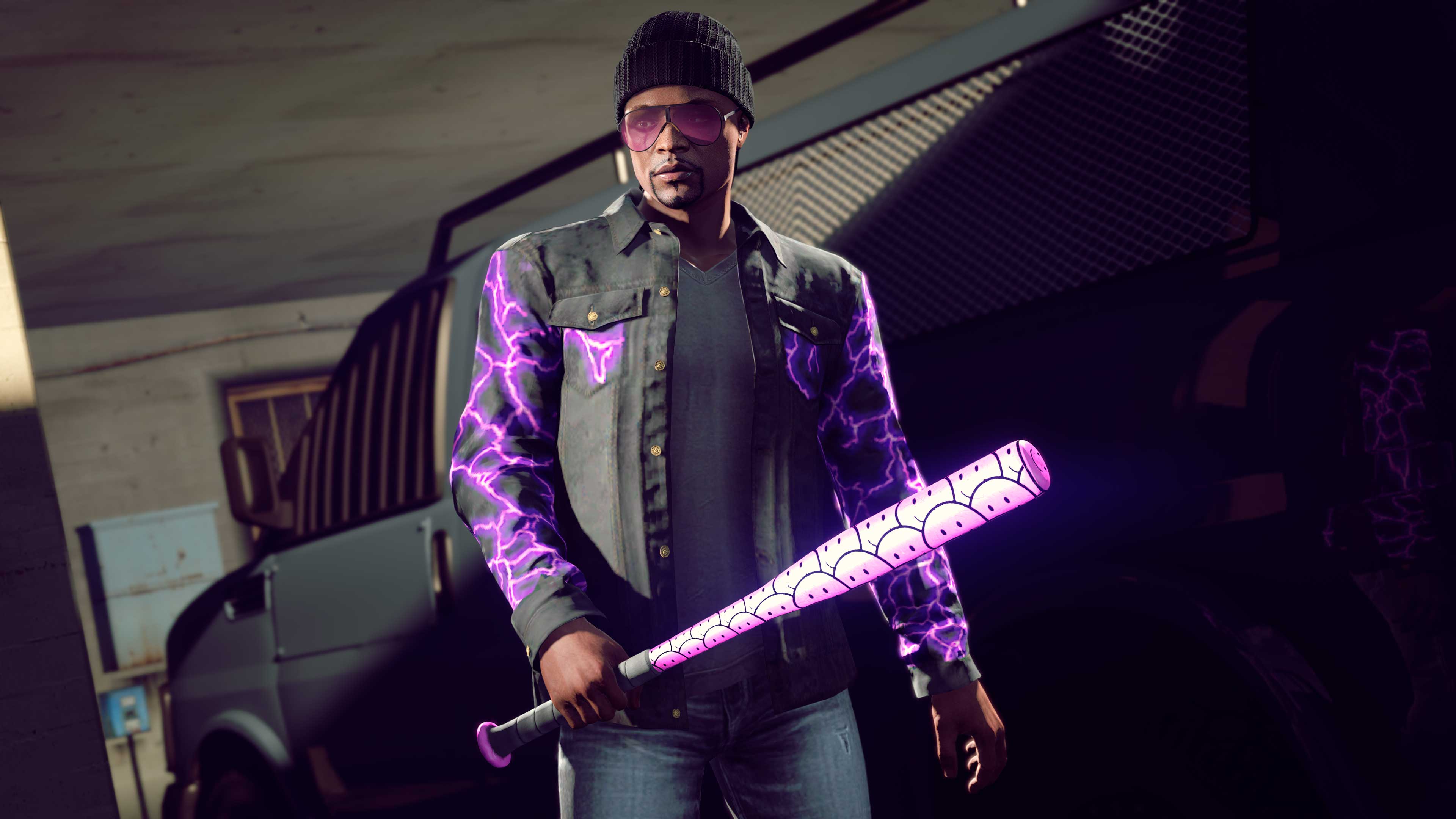 imagem de um personagem no GTA Online do lado de fora da Van de Arsenal