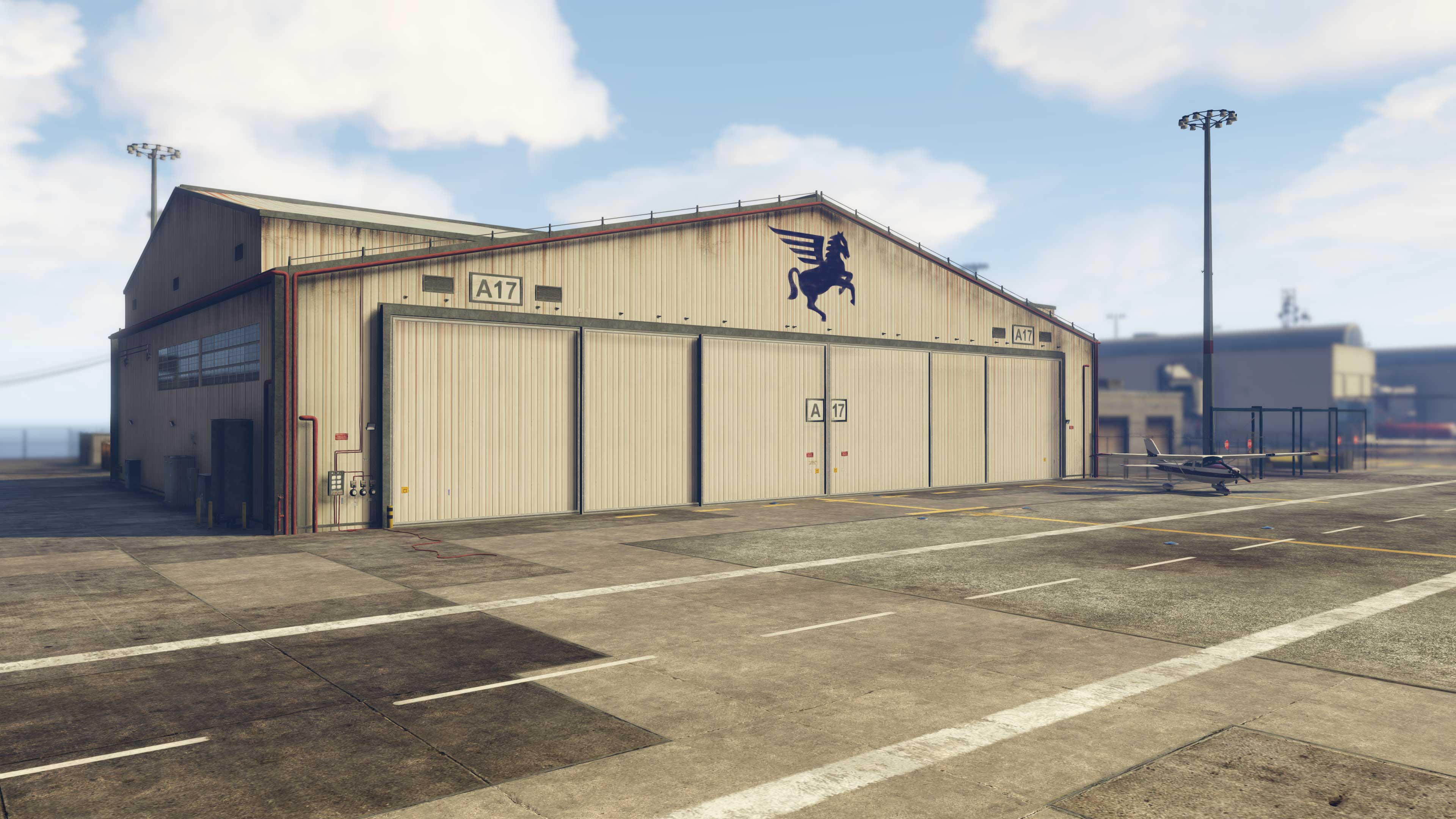 immagine di un hangar di GTA Online